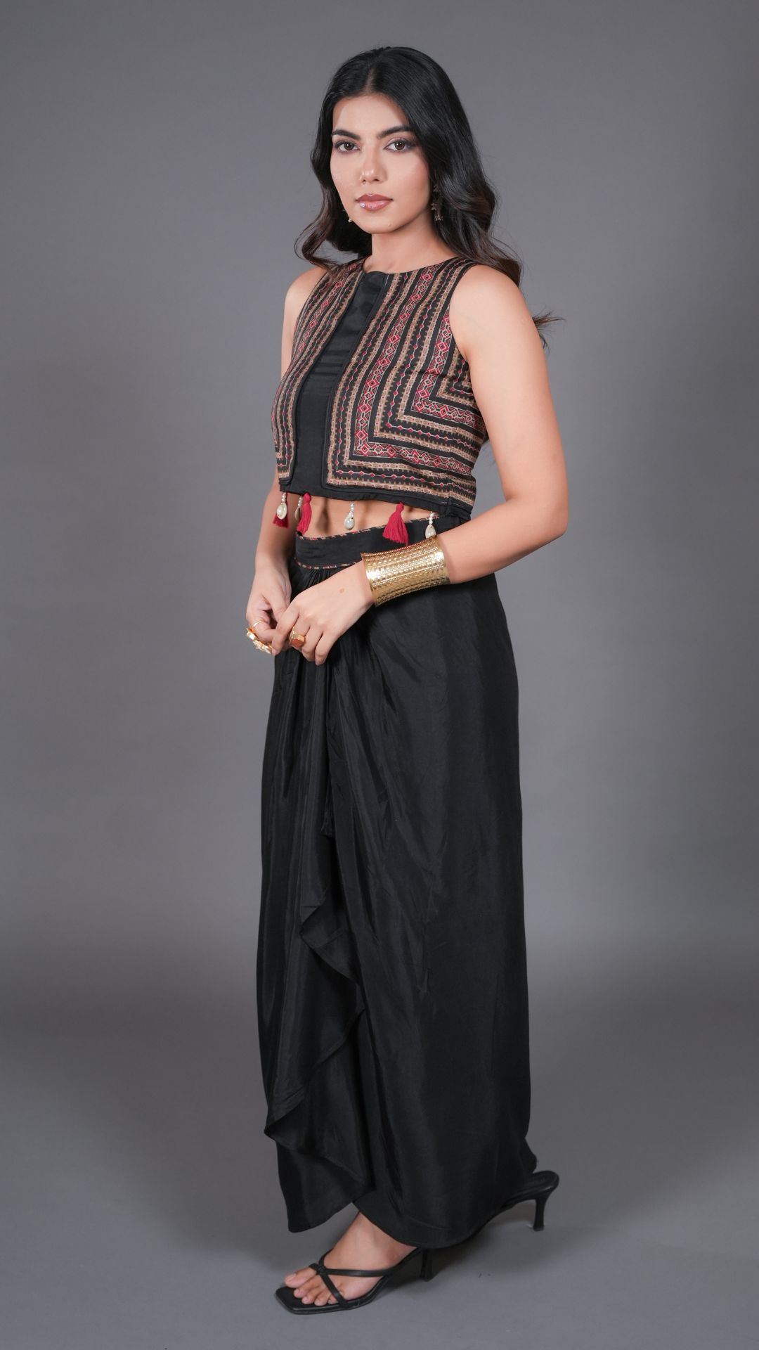 Festive Indo-Western outfits for women at home celebrations