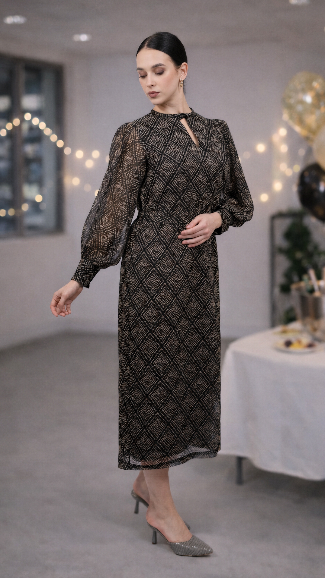 Black straight-fit dress a stylish office party wear