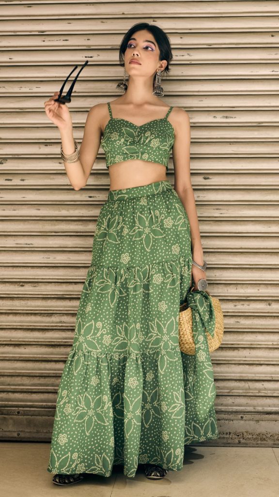 Green sweet heart neck top